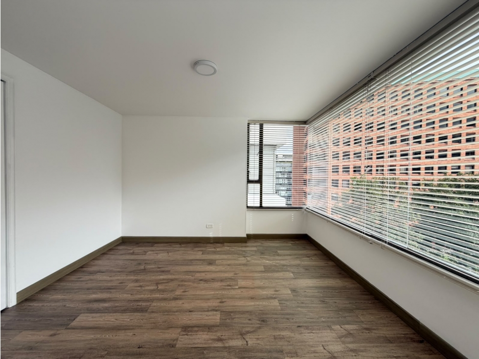 ARRIENDO ILUMINADO APARTAMENTO EN CHICO RESERVADO. 140 M2 — foto 3