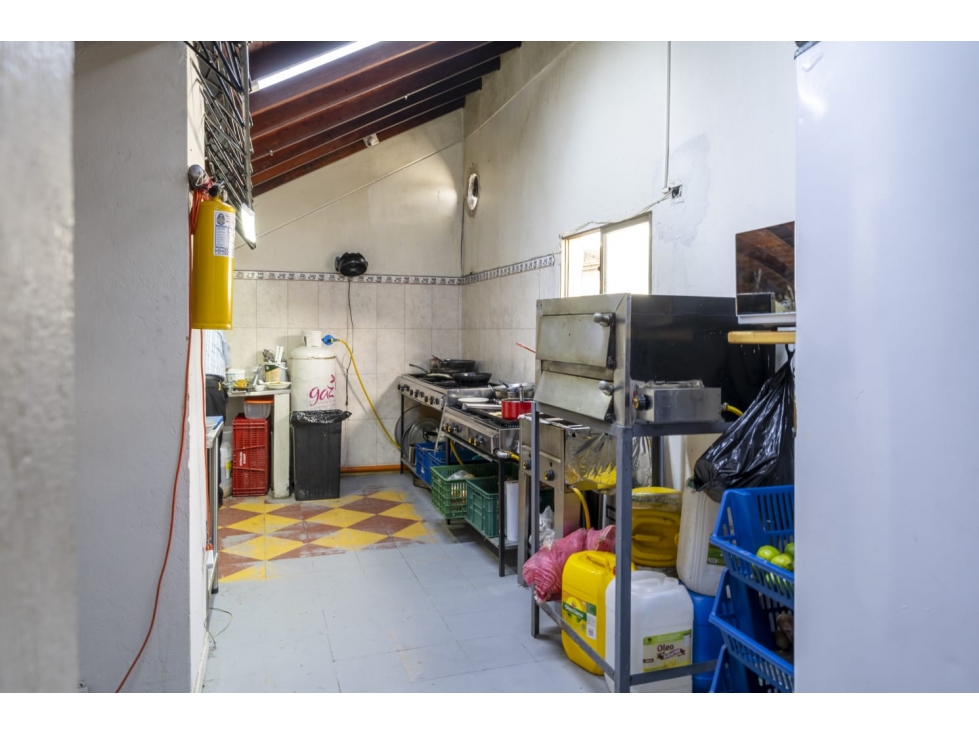 SE VENDE LOCAL EN EL CENTRO DE RIONEGRO - 1