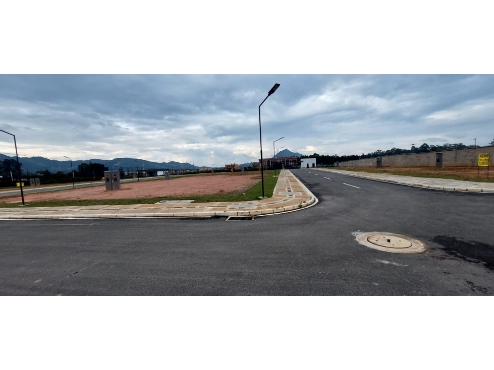 SE VENDE LOTE EN UNIDAD CERRADA,LA CEJA