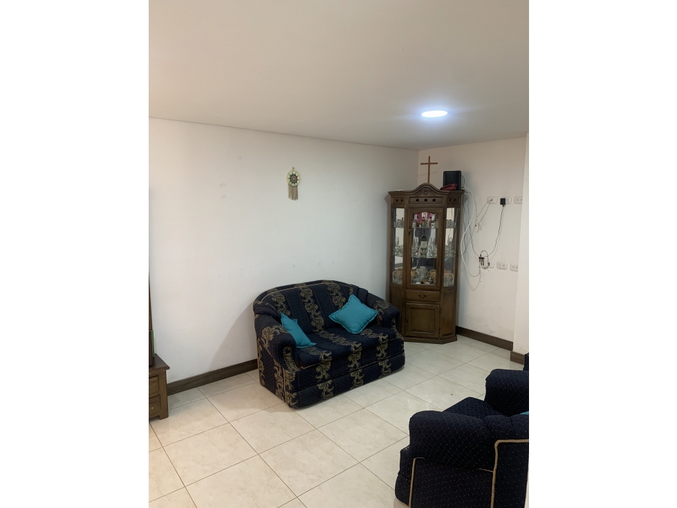 SE VENDE CASA CON LOCAL EN SECTOR CENTRO DE LA CEJA