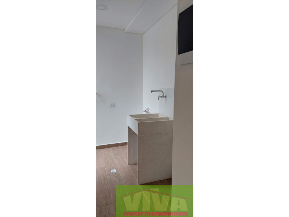 SE VENDE CASA EN VIA LA CEJA- LA UNION
