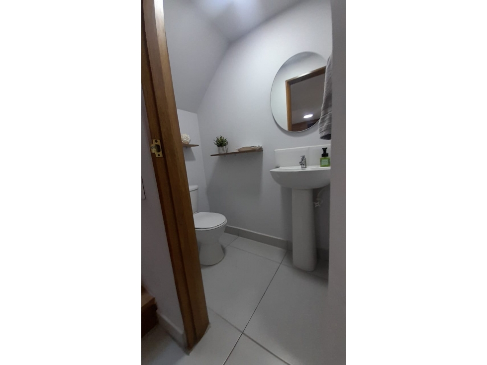 SE VENDE CASA POR CUATRO ESQUINAS,RIONEGRO
