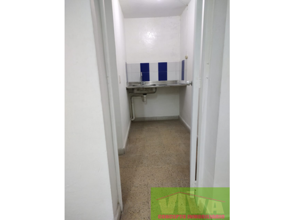 SE VENDE LOCAL CERCA AL CENTRO DE LA CEJA - 1