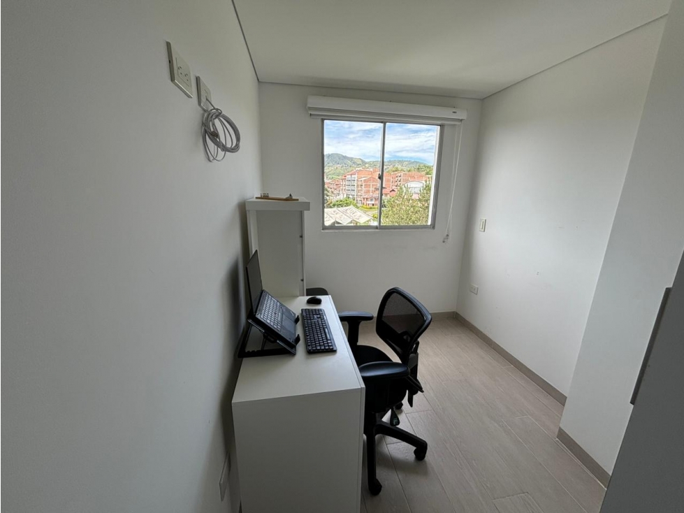 SE VENDE APARTAMENTO,EL EL SANTURAIO,DIFICIO LOS COLORES DEL ARCOIRIS — foto 2