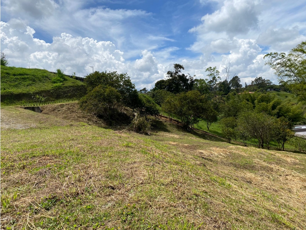SE VENDE LOTE EN CASCAJO ABAJO,MARINILLA - 2