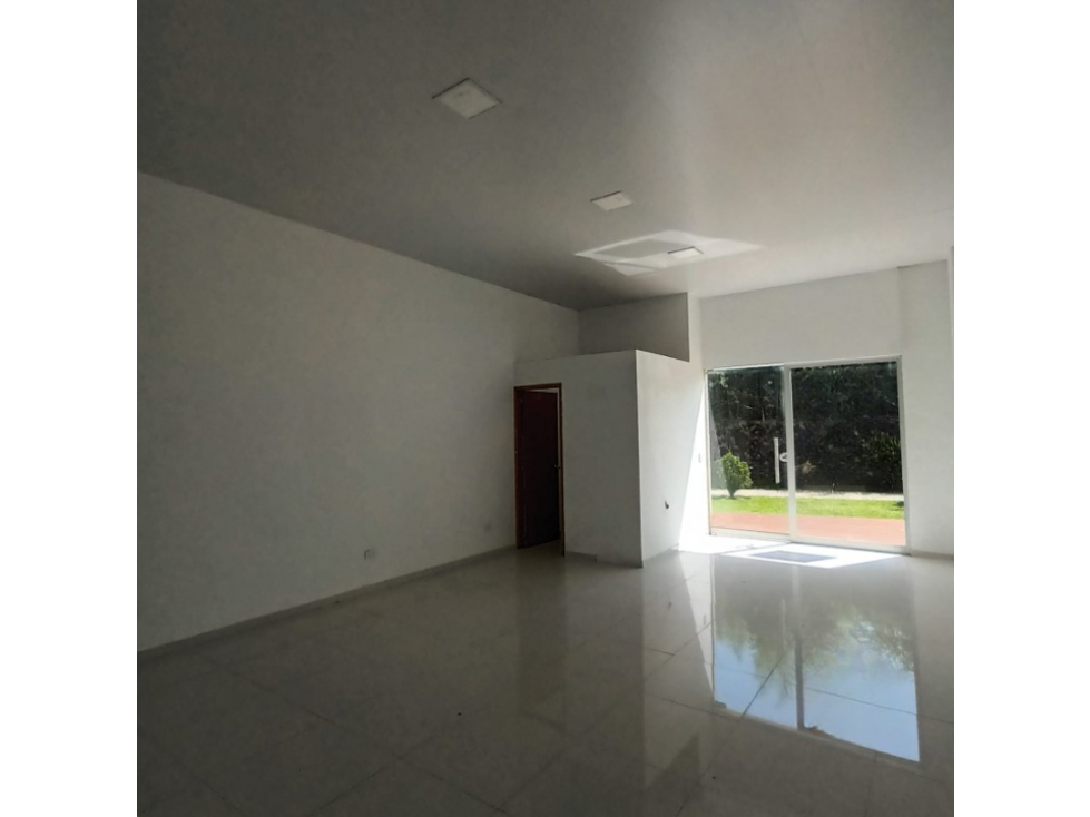 SE VENDE LOCAL CC RIO DEL ESTE,PORVENIR,RIONEGRO - 5