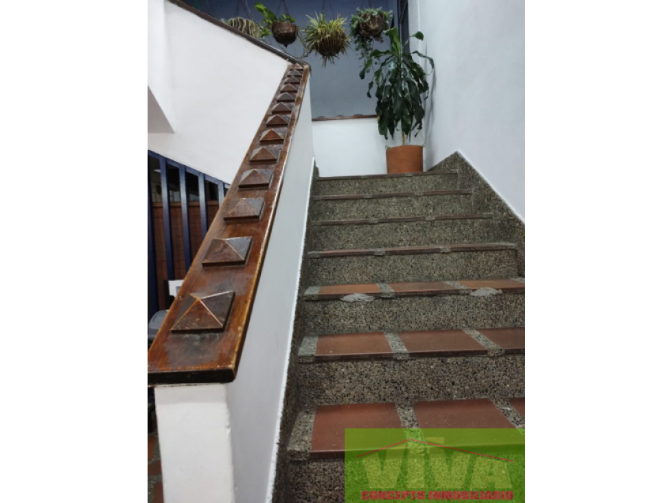 SE VENDE LOCAL CERCA AL CENTRO DE LA CEJA - 3