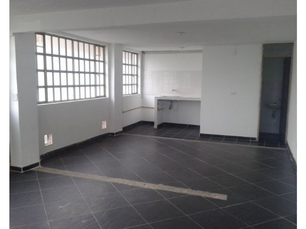 Casa Esquinera en Venta en Fontibón