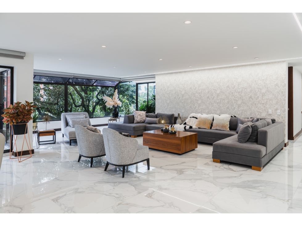APARTAMENTO EN VENTA CON TERRAZA EN SECTOR LOS BALSOS, EL POBLADO.