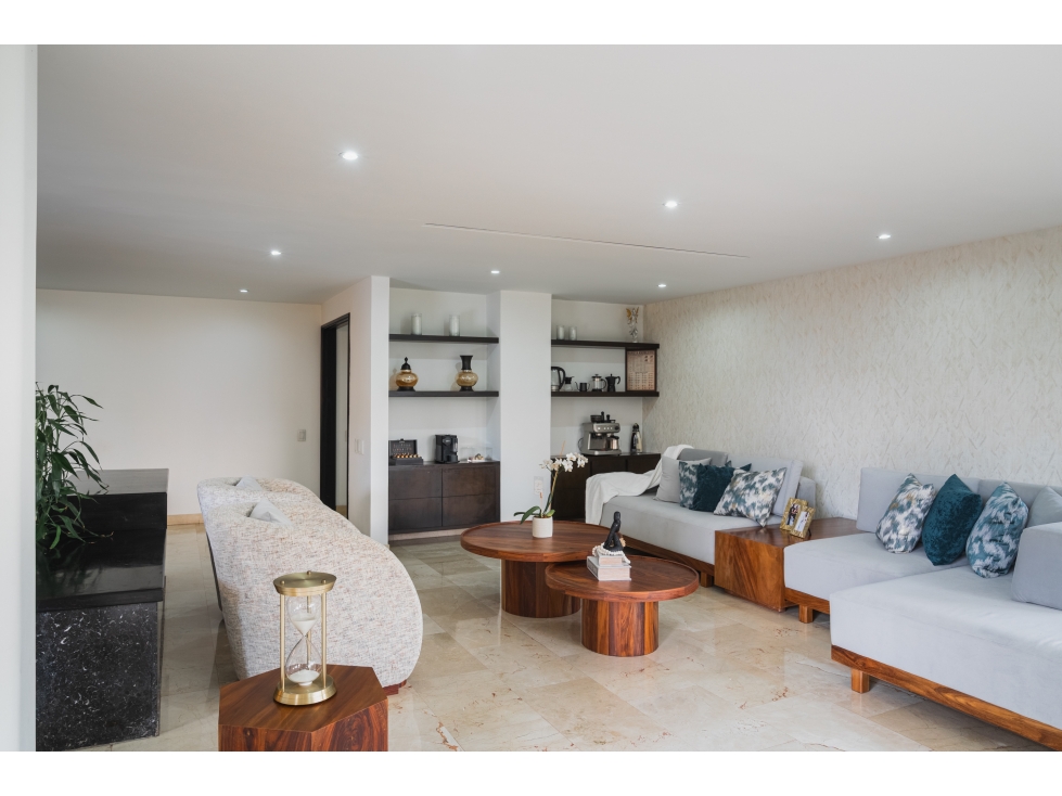 APARTAMENTO EN VENTA DE 360 M2 EN SECTOR LOS BALSOS, EL POBLADO. — foto 3
