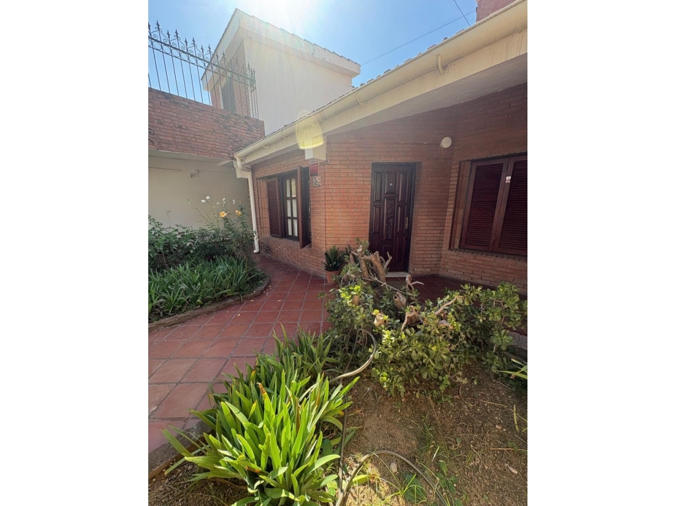 Alto Alberdi Gran Propiedad 4 Dor - Suite - Pileta — foto 3