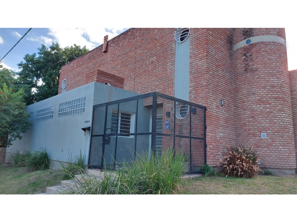 Casa en Venta de 4 Dor. | 6 Amb. Pileta. B° Urca - Córoba
