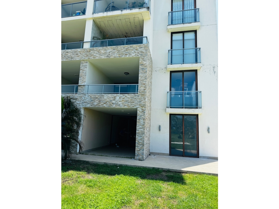 VENTA DE APARTAMENTO DE 3 RECAMARAS EN PLANTA BAJA CON PATIO ENORME — foto 2