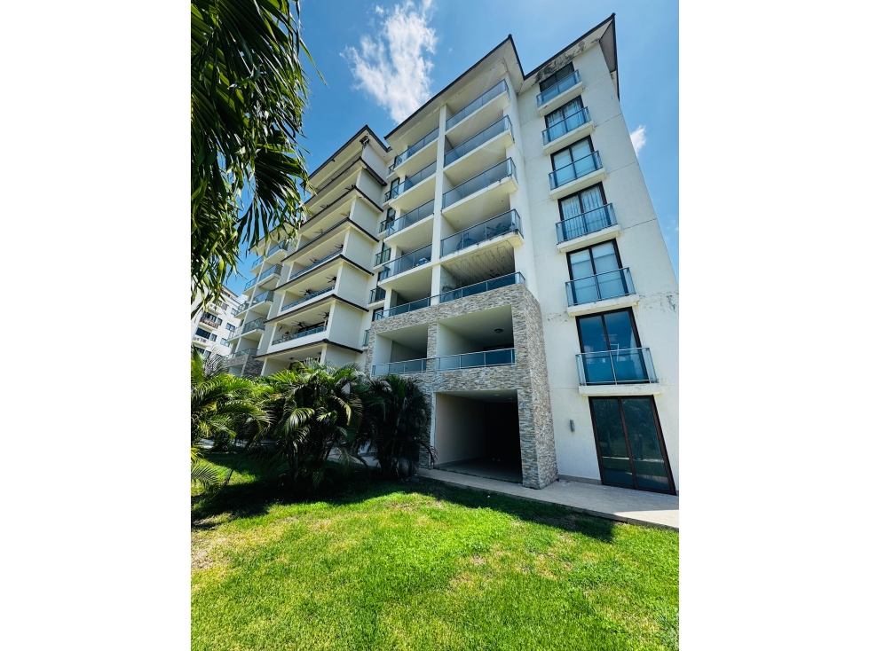 VENTA DE APARTAMENTO DE 3 RECAMARAS EN PLANTA BAJA CON PATIO ENORME