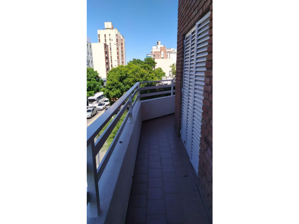 Departamento en venta. 2 dorm. sobre Av. Santa Fe barrio Alberdi — foto 2