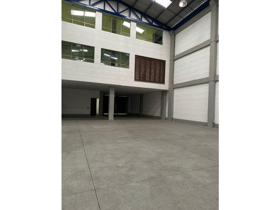 BODEGA EN ARRIENDO ALAMOS, ZONA INDUSTRIAL — foto 3