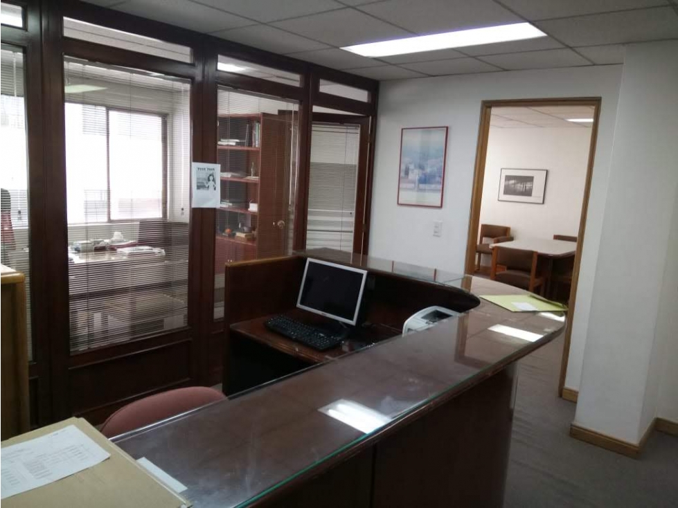 OFICINA EN VENTA, EL LAGO, PRECIO NEGOCIABLE