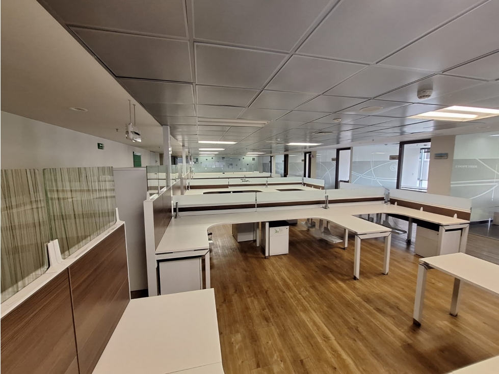 OFICINA EN ARRIENDO, SECTOR FINANCIERO Y COMERCIAL