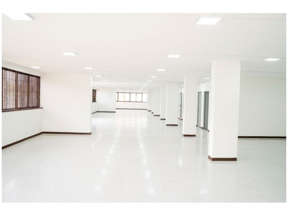EDIFICIO EN ARRIENDO, MODELIA, EXCELENTE UBICACION - 1