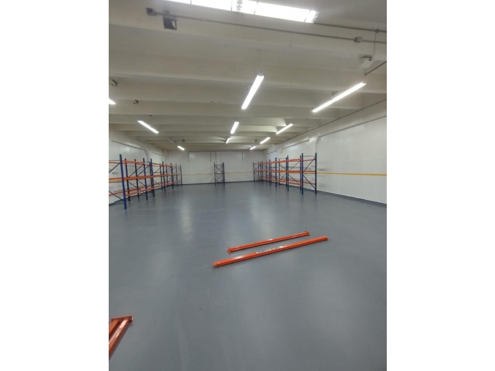 BODEGA DE 2.800 M2 EN VENTA, HAYUELOS