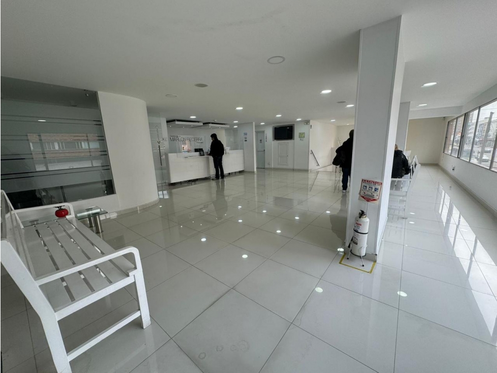 LOCAL ESQUINERO EN VENTA, CHAPINERO, SECTOR COMERCIAL