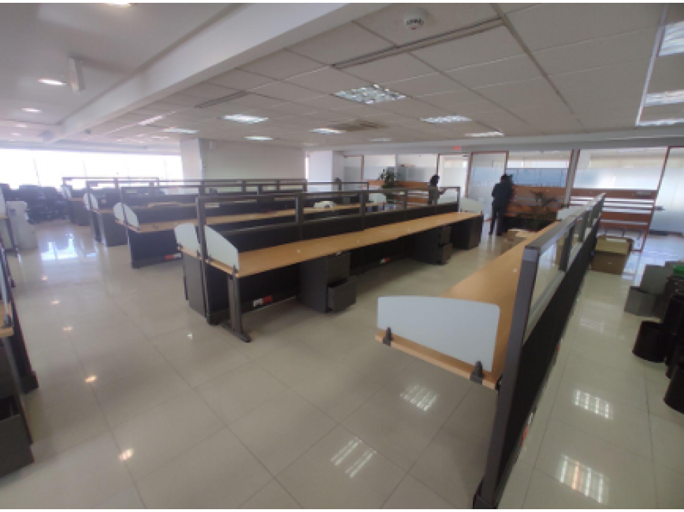 Oficina en arriendo 486 m² de piso completo