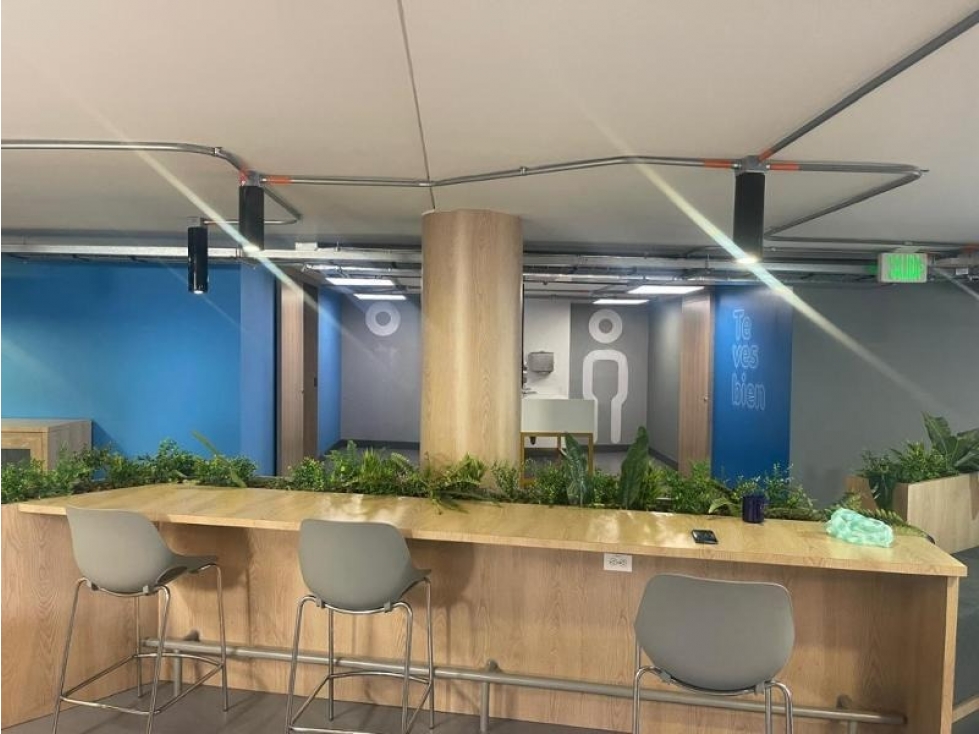 EDIFICIO DE OFICINAS EN VENTA EL LAGO, CHAPINERO — foto 2