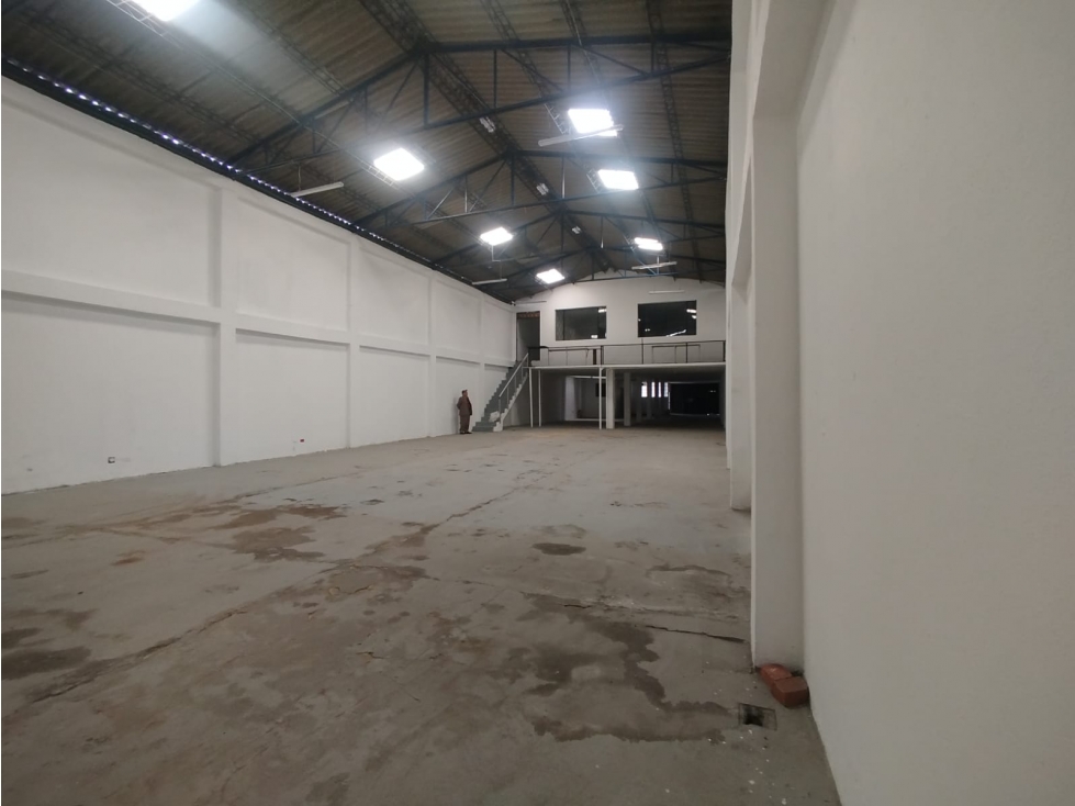 BODEGA EN ARRIENDO - 7 DE AGOSTO - 1