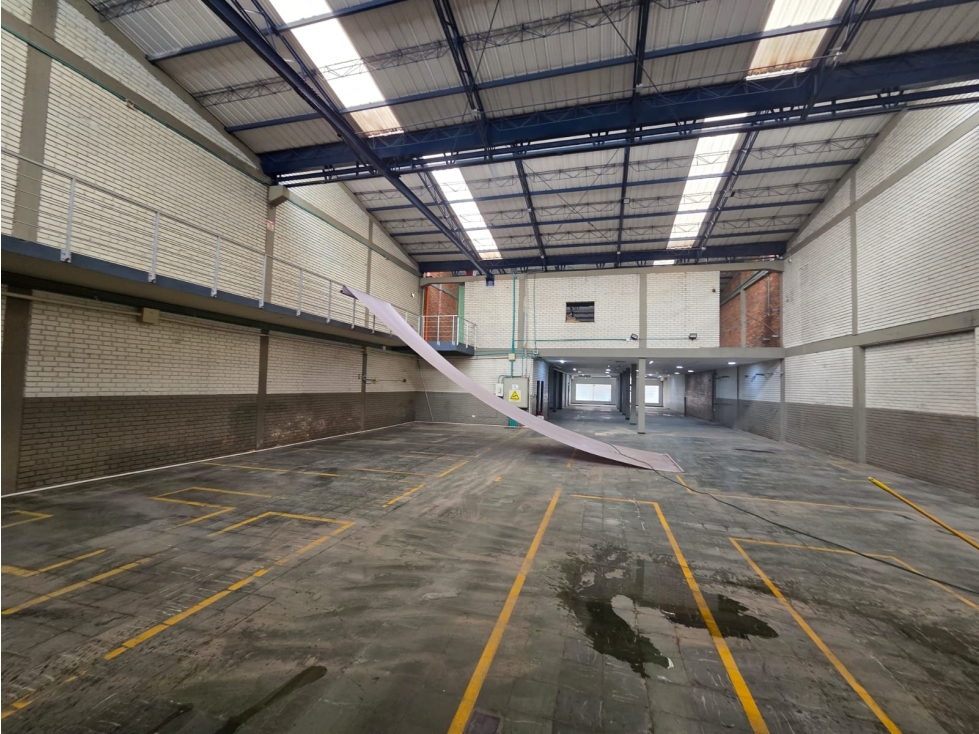 BODEGA INDUSTRIAL EN ARRIENDO | PUENTE ARANDA - 1