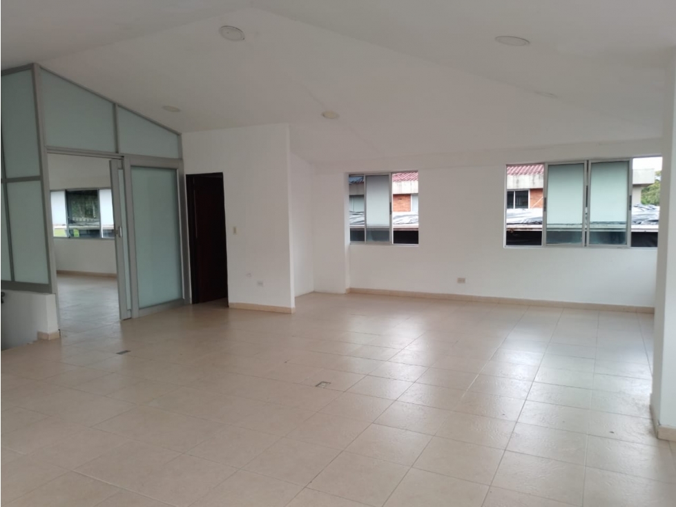 EXCELENTE OFICINA EN ARRIENDO - VILLAVICENCIO - 1