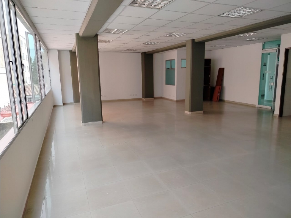 OFICINA 100 M2 EN ARRIENDO - SECTOR EL LAGO