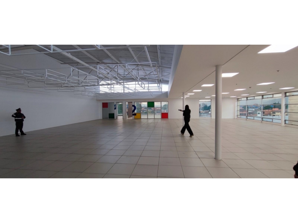 OFICINA EN ARRIENDO, SECTOR AV. EL DORADO, ZONA EMPRESARIAL — foto 4