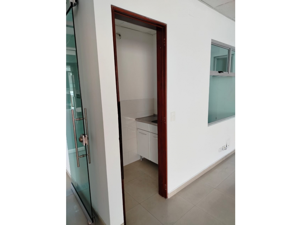 OFICINA 100 M2 EN ARRIENDO - SECTOR EL LAGO — foto 4