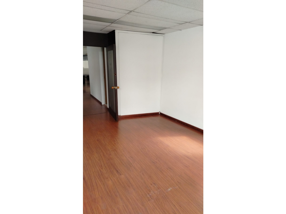 OFICINA 216 M2 EN ARRIENDO, SECTOR FINANCIERO Y COMERCIAL — foto 2