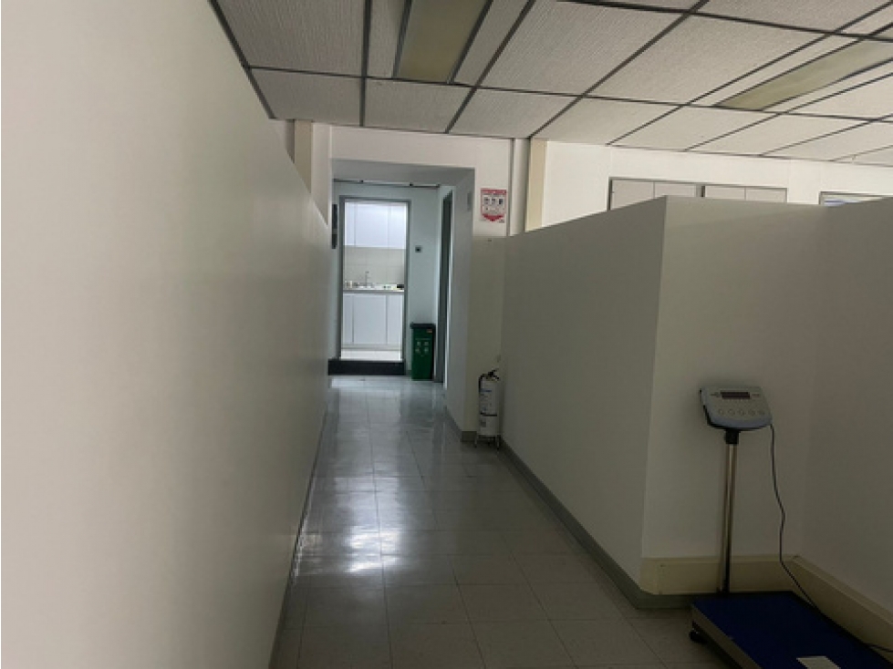 LOCAL EN ARRIENDO, AVENIDA JIMENEZ, ZONA FINANCIERA Y COMERCIAL - 3