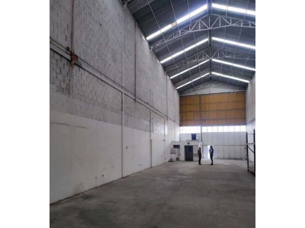BODEGA DE 300 M2 EN VENTA, LAS FERIAS