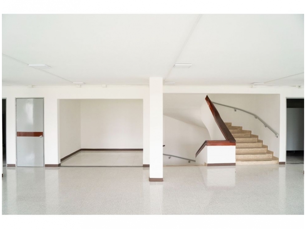 EDIFICIO EN ARRIENDO, MODELIA, EXCELENTE UBICACION - 2