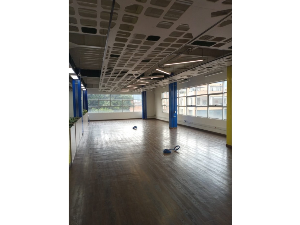 OFICINA EN ARRIENDO, CHICO NAVARRA, SECTOR FINANCIERO Y COMERCIAL