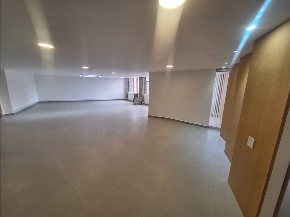 OFICINA EN VENTA, SECTOR QUINTA CAMACHO — foto 3