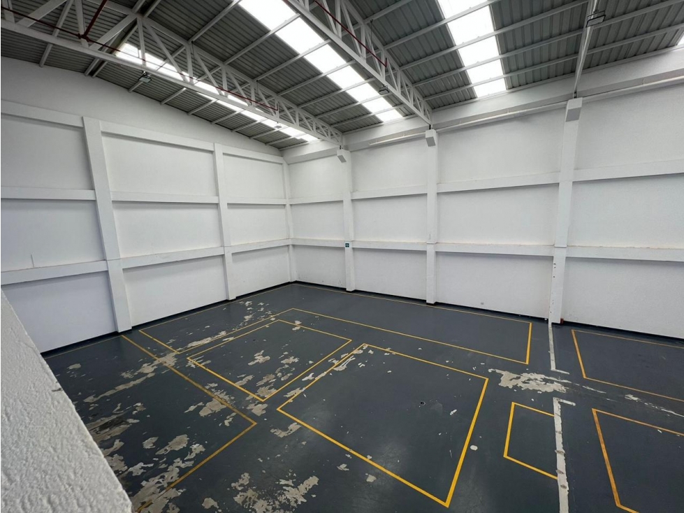 ARRIENDO BODEGA, EXCELENTE UBICACION EN TUNJA, BOYACA - 1