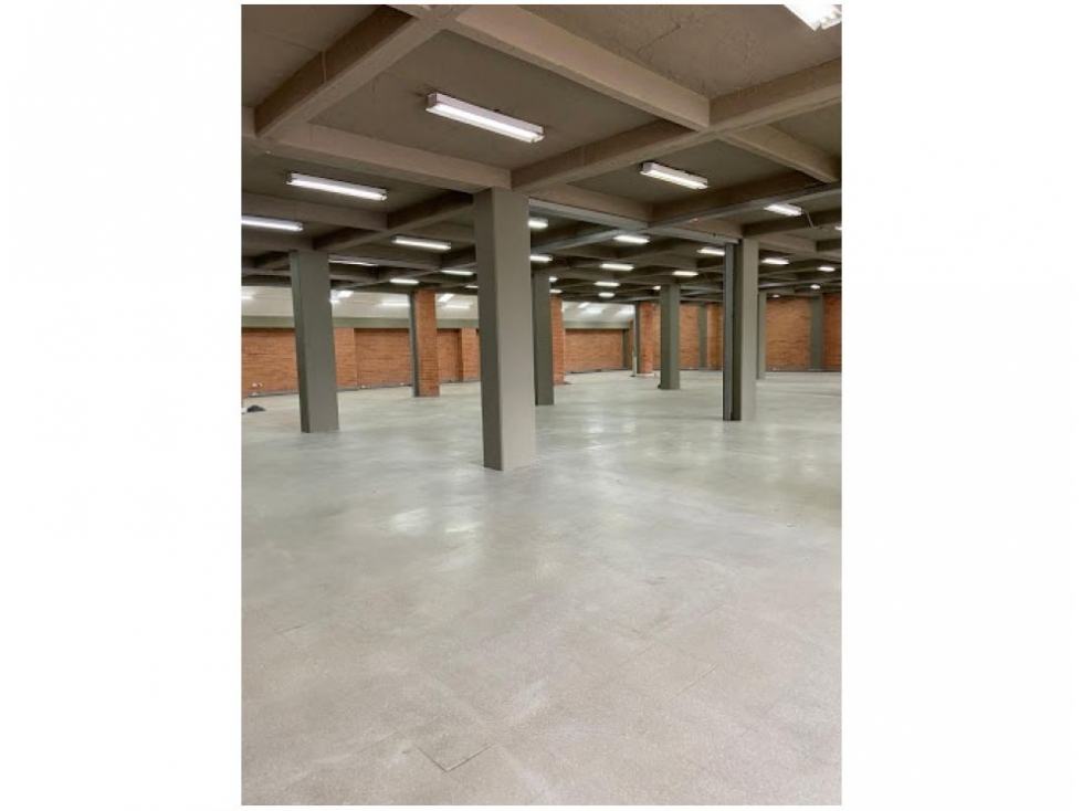 EDIFICIO BODEGA DE 3.565 M2 EN ARRIENDO, SECTOR PUENTE ARANDA
