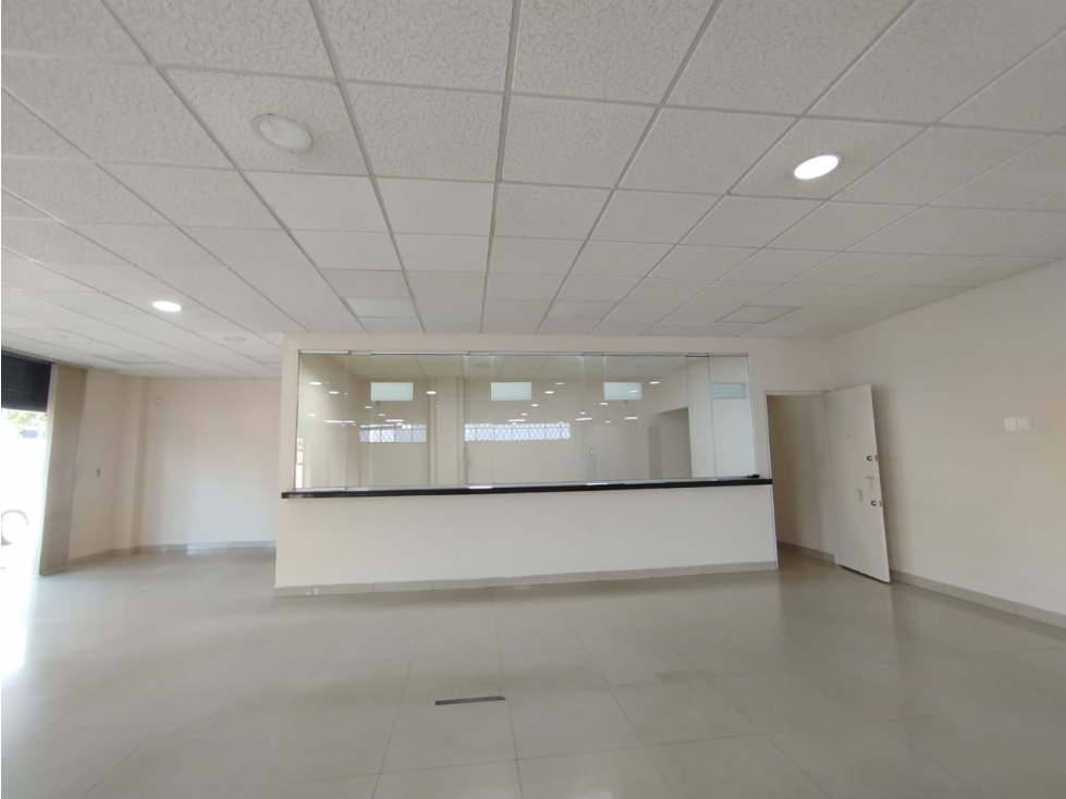 EXCELENTE OPORTUNIDAD DE LOCAL COMERCIAL EN ARRIENDO, VILLAVICENCIO - 3