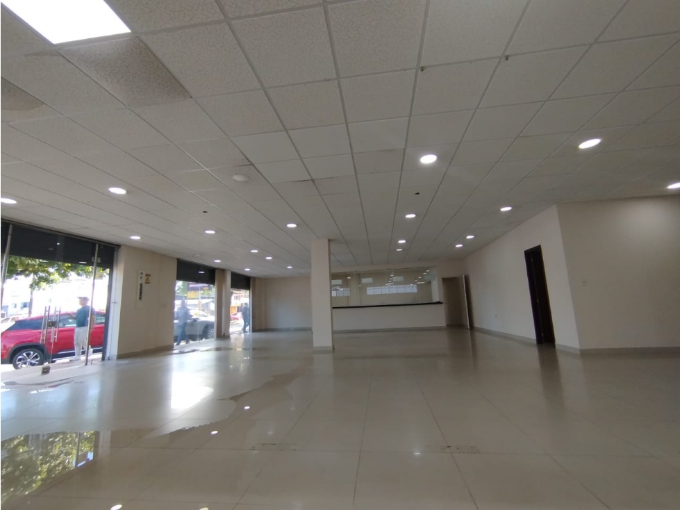 EXCELENTE OPORTUNIDAD DE LOCAL COMERCIAL EN ARRIENDO, VILLAVICENCIO - 2
