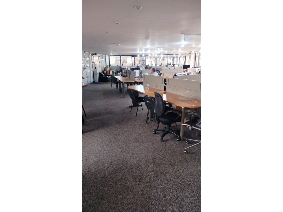 OFICINA EN VENTA, SECTOR EMPRESARIAL, QUINTA CAMACHO — foto 5