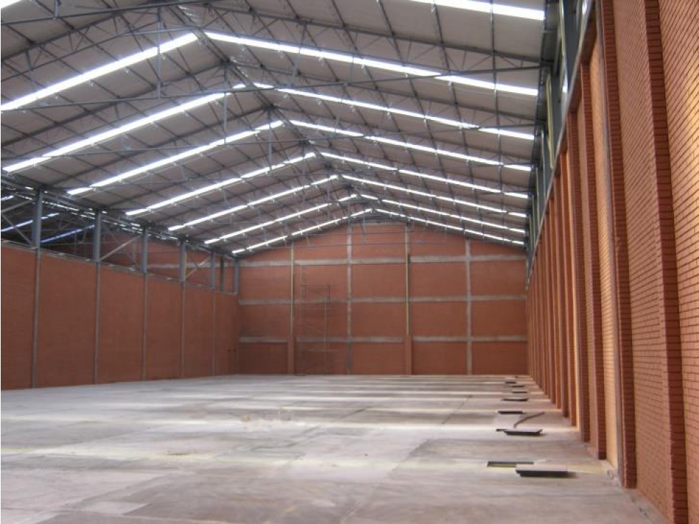 BODEGA TRIPLE ALTURA + EDIFICIO EN VENTA, PUENTE ARANDA
