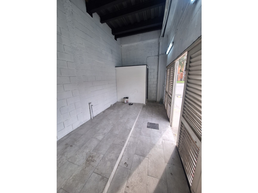 LOCAL EN ARRIENDO PARA SERVITECA SECTOR PUENTE ARANDA — foto 2