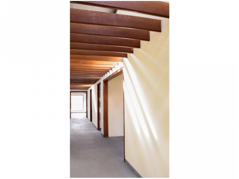 BODEGA DE 5.295 m² CONSTRUIDA EN TERRENO DE 8.295 m² EN ENGATIVÁ — foto 4