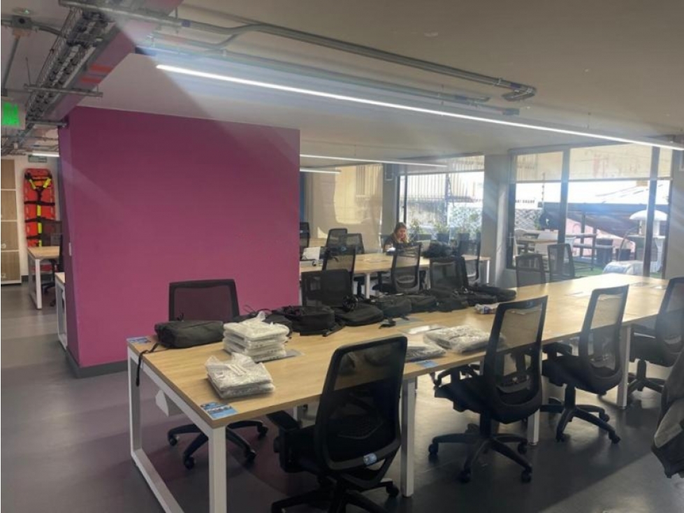 EDIFICIO DE OFICINAS EN VENTA EL LAGO, CHAPINERO — foto 3