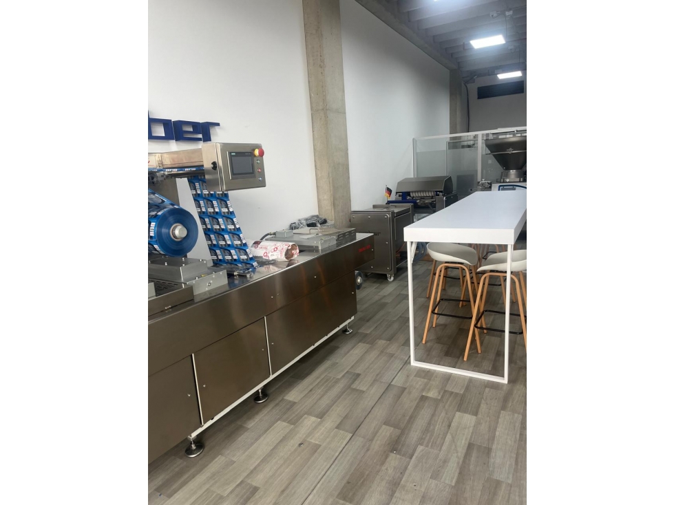EXCELENTE OFICINA EN ARRIENDO - AVENIDA EL DORADO — foto 2