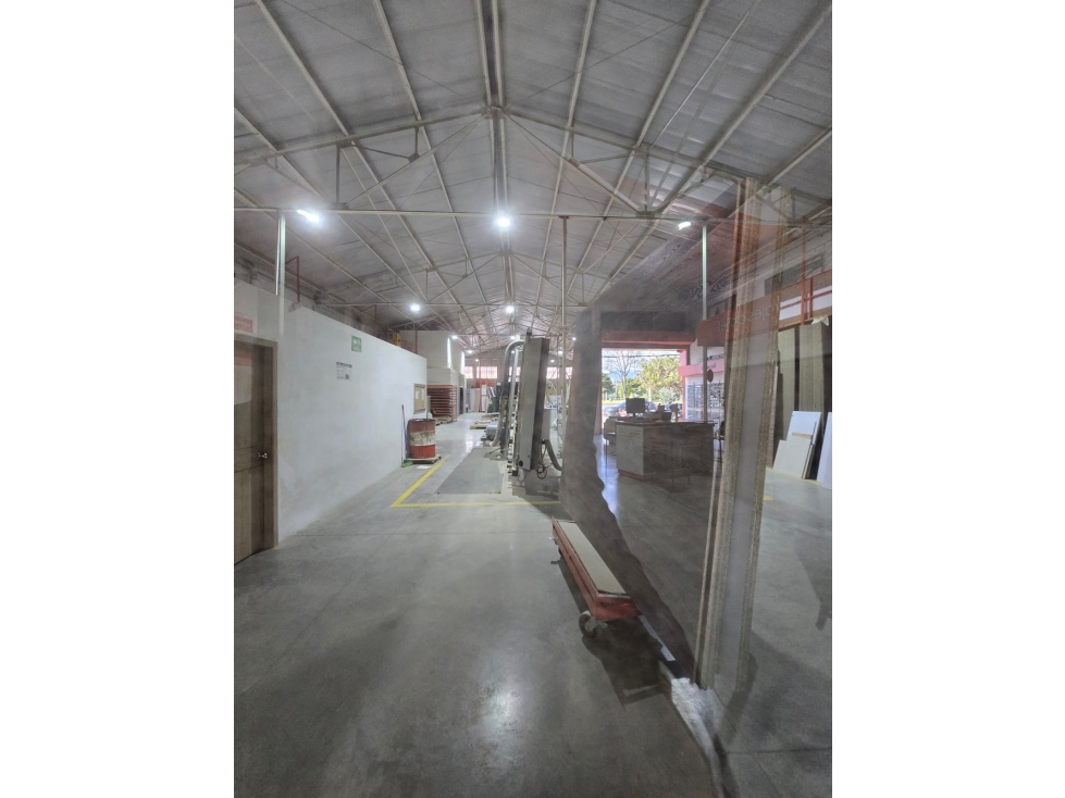 BODEGA EN ARRIENDO SECTOR PUENTE ARANDA SOBRE VIA PRINCIPAL — foto 2